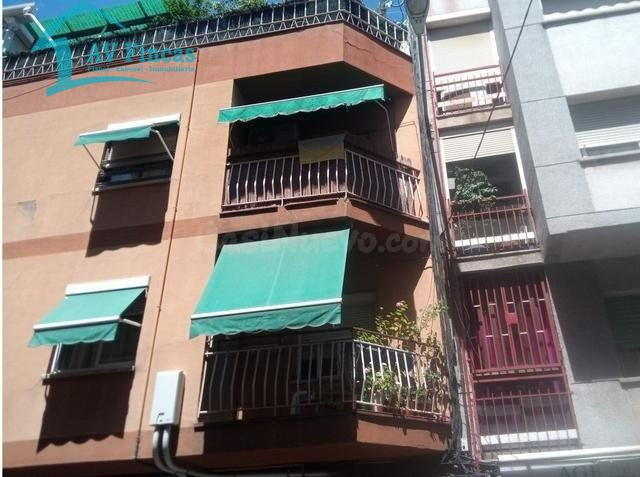 Estupendo SOBREATICO ALQUILADO en calle Nápoles, 85, de Santa Coloma de Gramenet