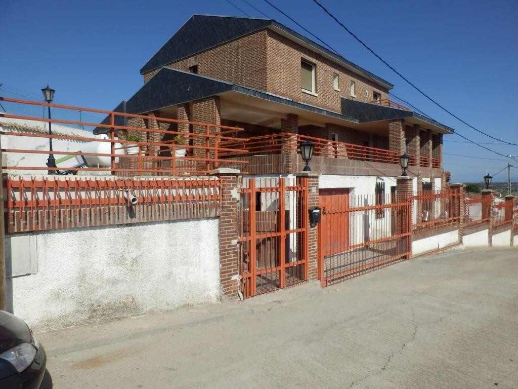 Se vende Chalet ALQUILADO en Calle DEL BARRIO NUEVO 35 San Martín de Pusa, (Toledo).