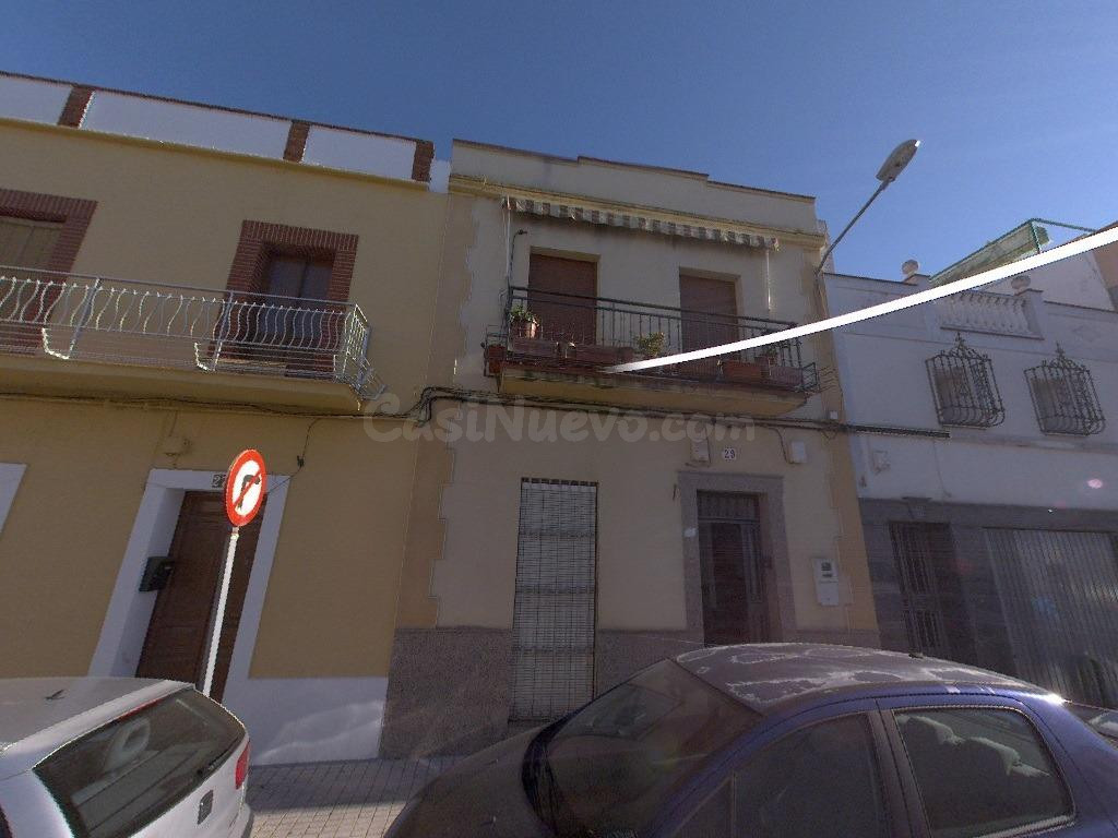 Se vende Casa ALQUILADA en Calle Benito Toresano 29 Mérida, (Badajoz).