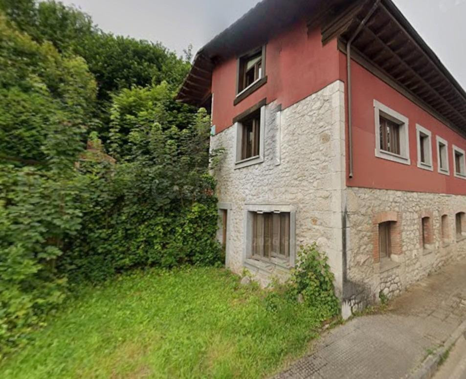 Se vende casa independiente ALQUILADA en Lugar Villar 43 de Onís, Asturias.