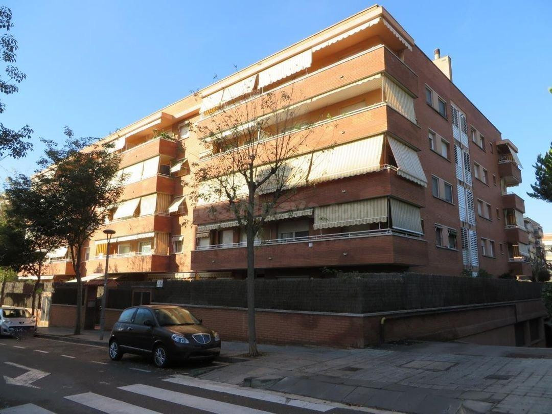 SE VENDE PISO OKUPADO en Calle Salvador Dali Nº 1 Viladecans (Barcelona)