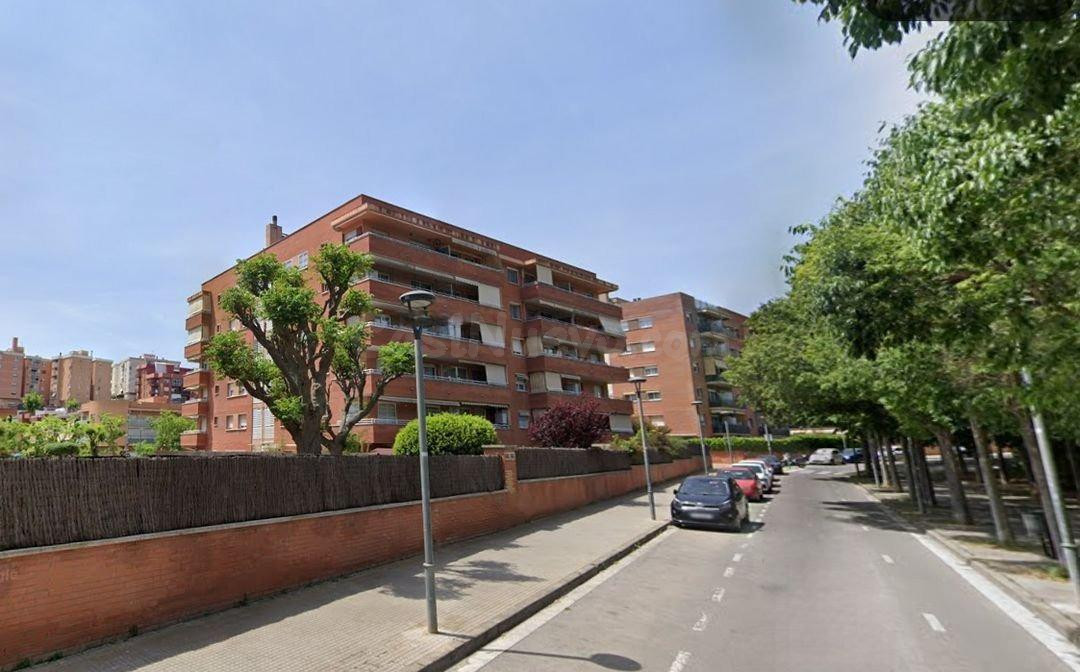 SE VENDE PISO OKUPADO en Calle Salvador Dali Nº 1 Viladecans - foto 2