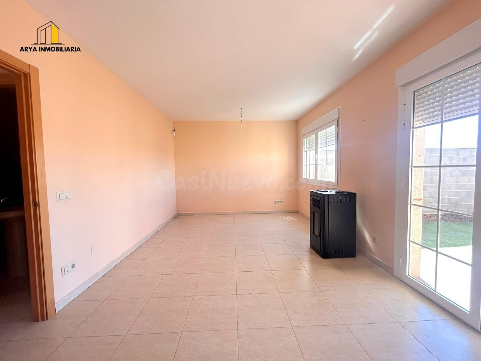 Moderno Adosado en Pioz: Espacio y Comodidad a tu Alcance - foto 2