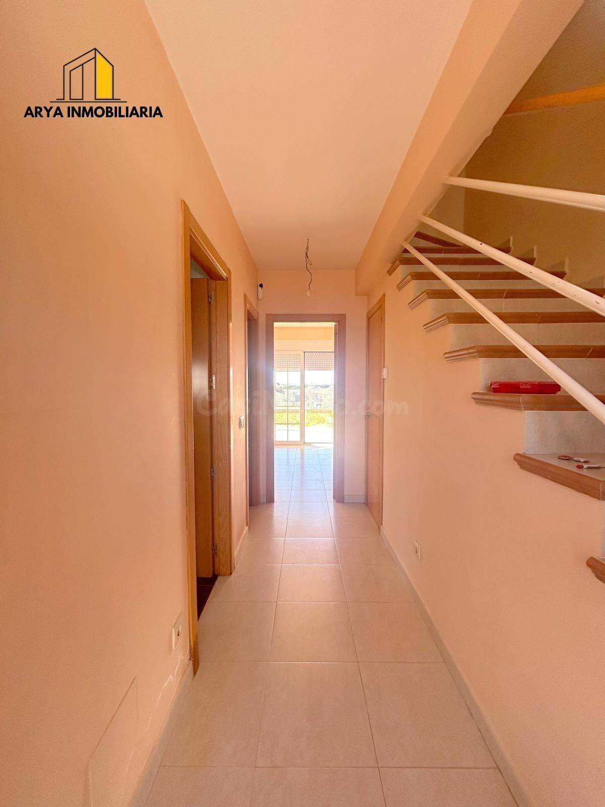 Moderno Adosado en Pioz: Espacio y Comodidad a tu Alcance - foto 3