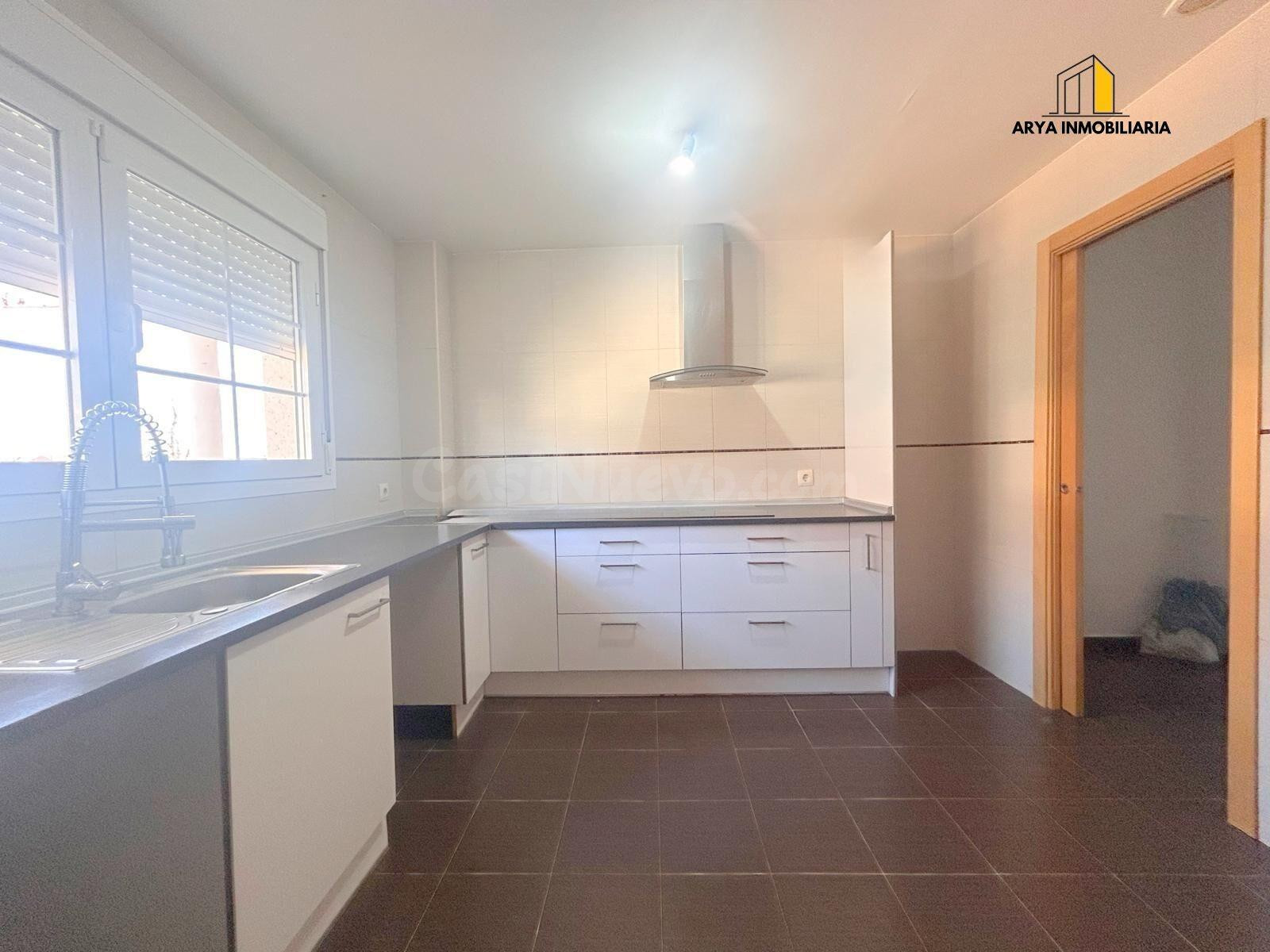 Moderno Adosado en Pioz: Espacio y Comodidad a tu Alcance - foto 5