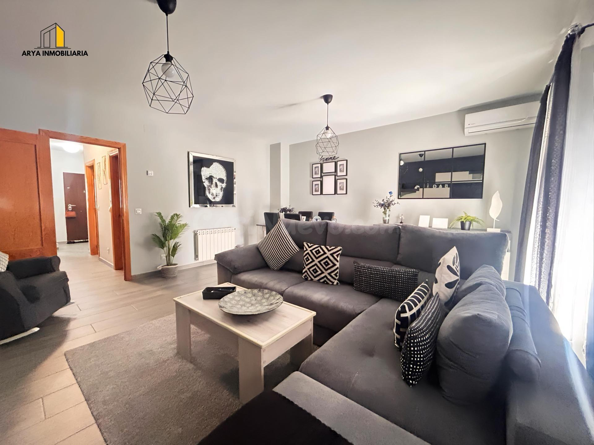 CHALET ADOSADO TOTALMENTE REFORMADO · CALIDAD, LUZ Y CONFORT