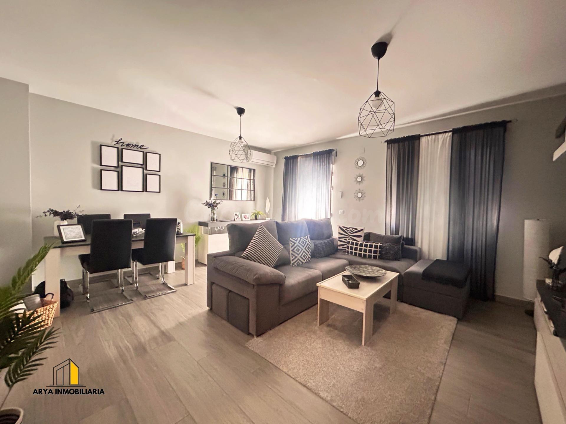 CHALET ADOSADO TOTALMENTE REFORMADO · CALIDAD, LUZ Y CONFORT - foto 3