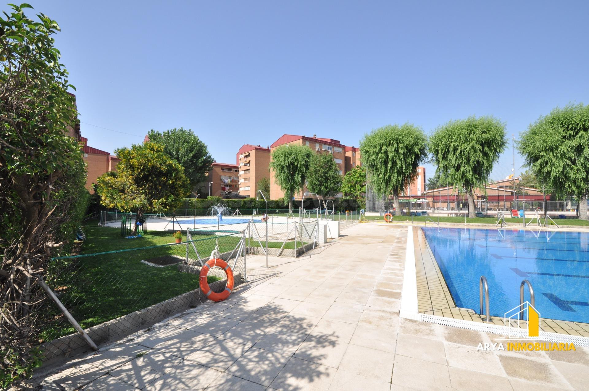 Vivienda semiamueblada con piscina comunitaria en Torrepista