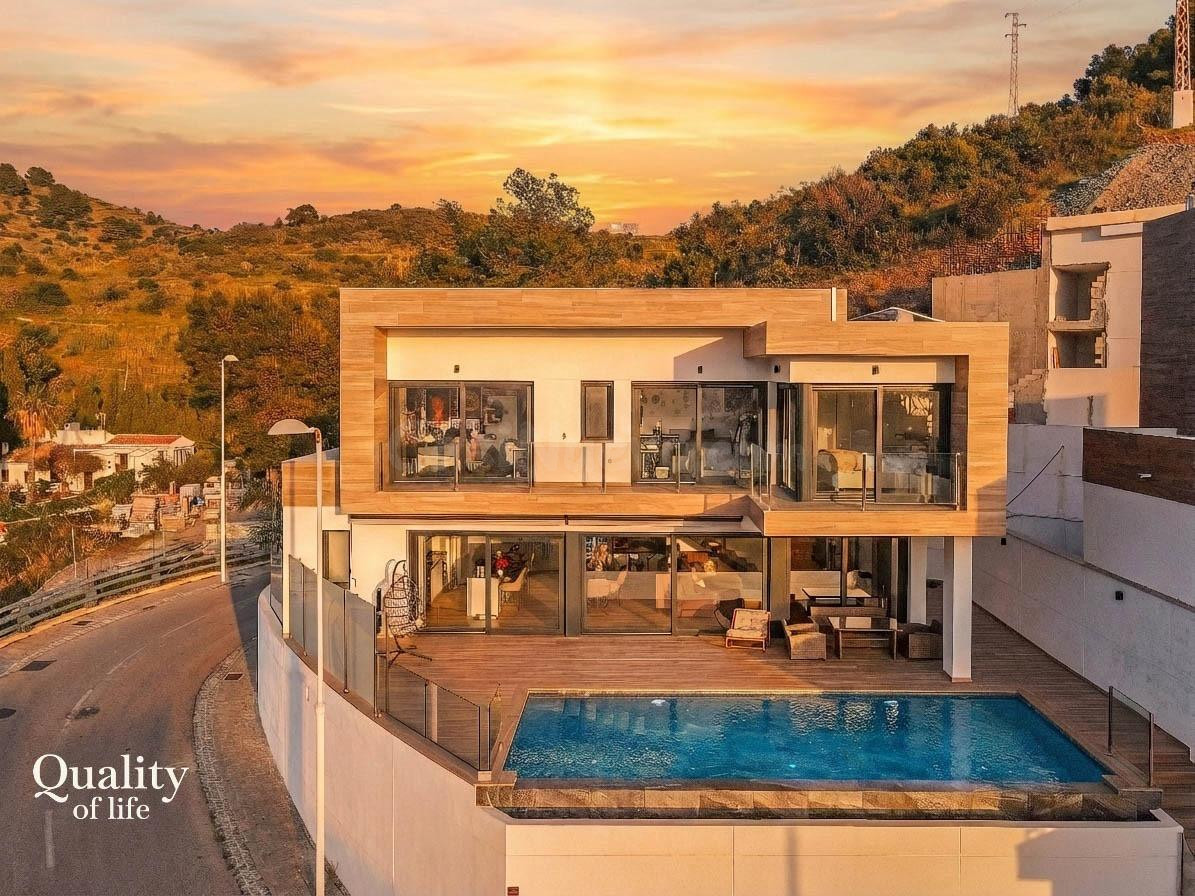 Exclusiva villa contemporánea con vistas a la bahía de La He