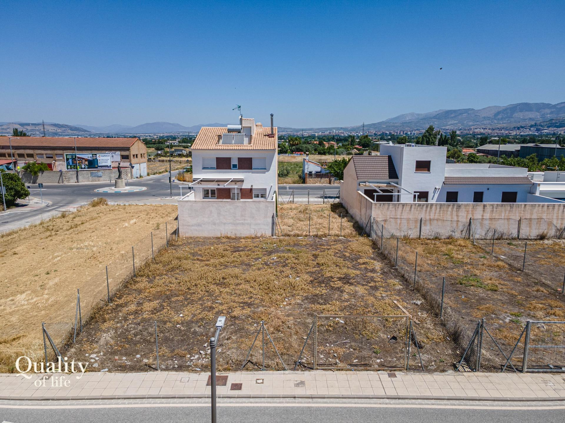 EXCELENTE SOLAR URBANO EN EL VIAL DE CHURRIANA DE LA VEGA –  - foto 2