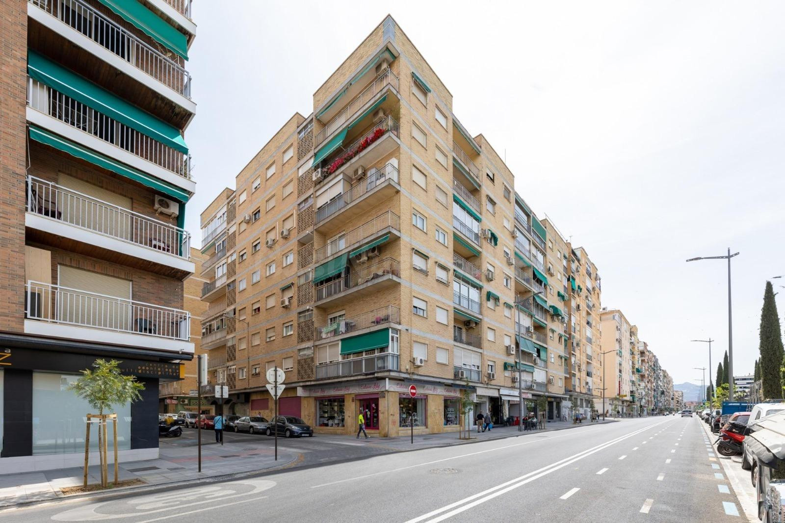 Amplia vivienda con terraza y vistas al Parque García Lorca - foto 3