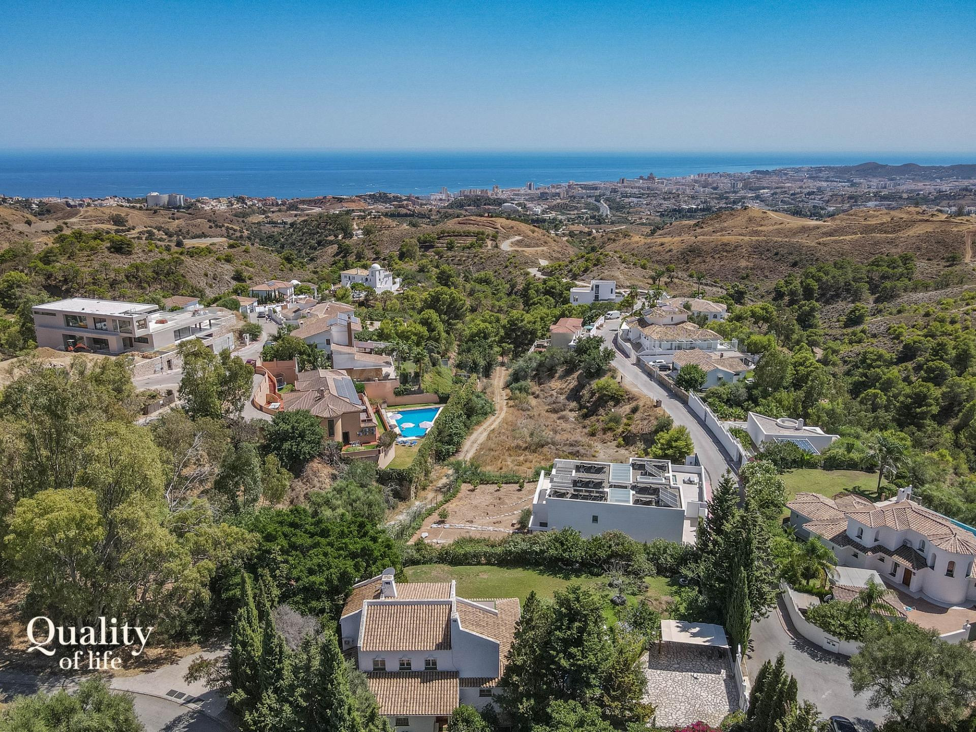 Villa independiente con vistas al mar y parcela de 1.500 m2  - foto 2