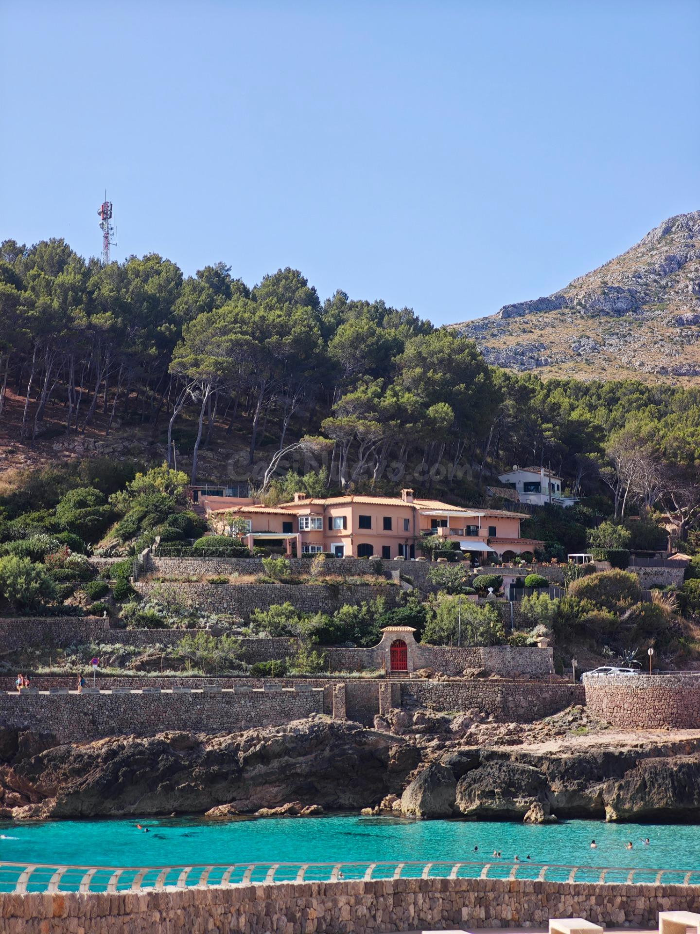 Exclusiva Villa en Primera Línea de Mar con Vistas Panorámic - foto 2