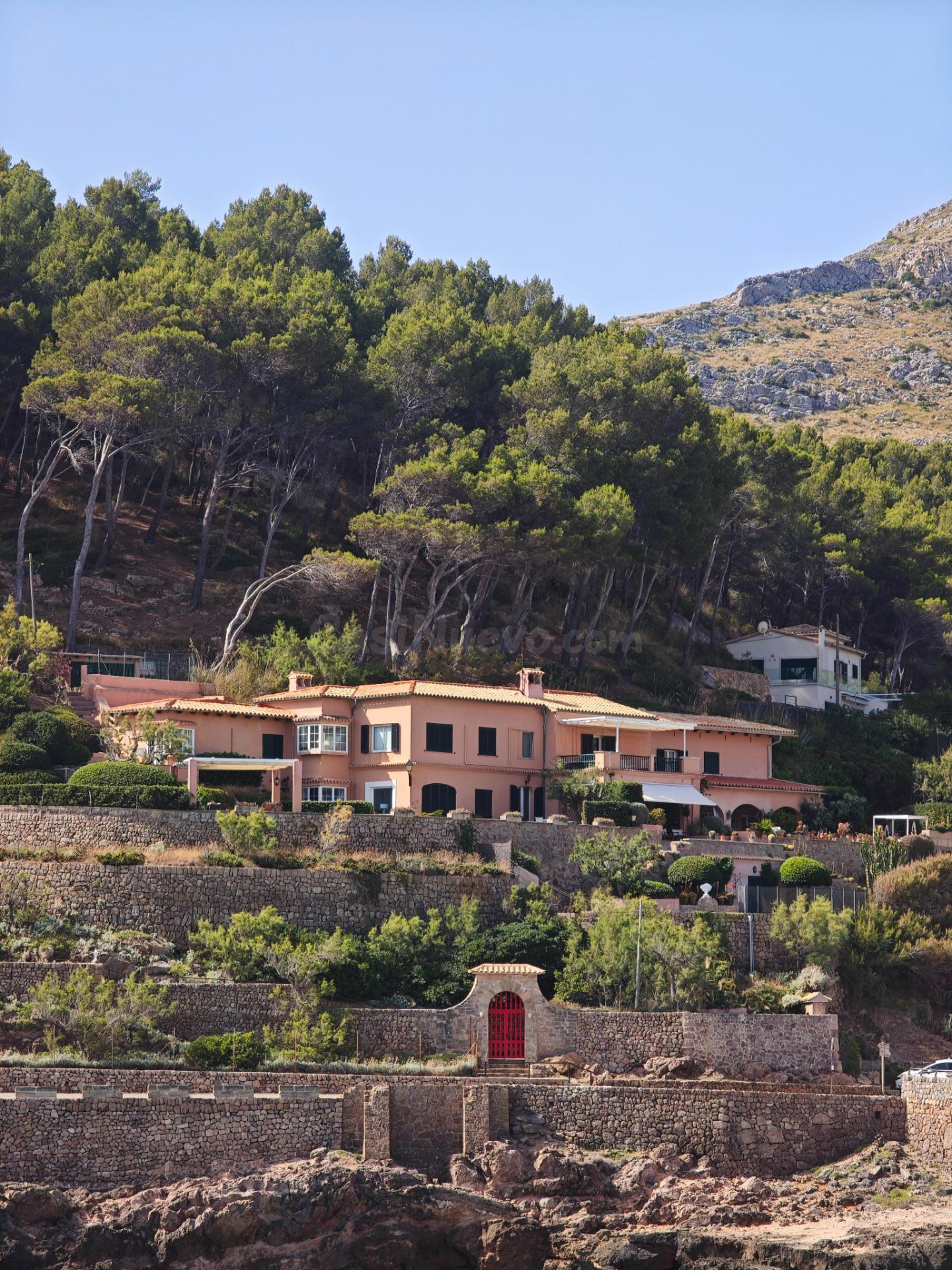 Exclusiva Villa en Primera Línea de Mar con Vistas Panorámic - foto 3