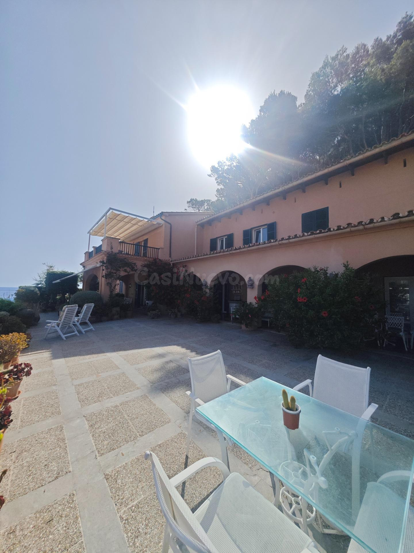Exclusiva Villa en Primera Línea de Mar con Vistas Panorámic - foto 5