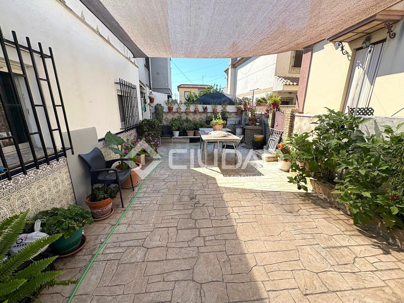 Casa de planta baja con patio en Monteolivete