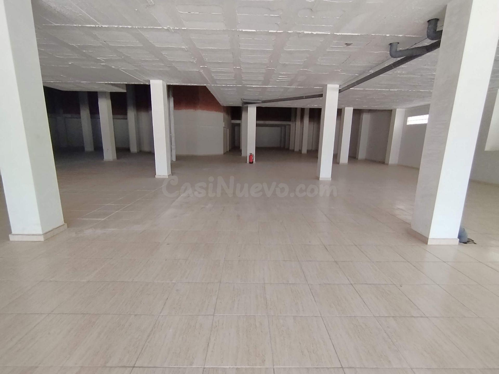 Local comercial 1586m² en alquiler - Ciudad Elegida