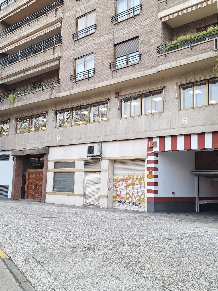 ALQUILER DE LOCAL CENTRICO CON GARAJE - foto 4