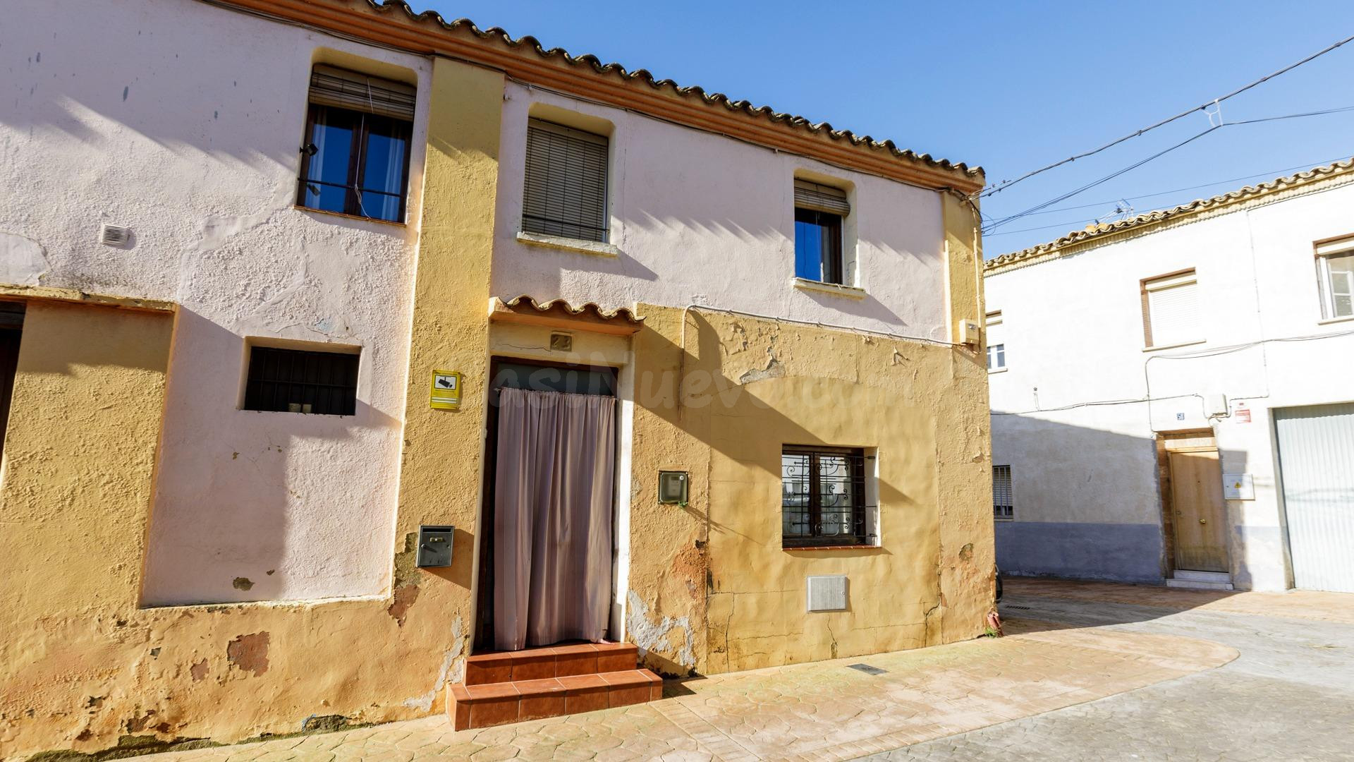 UNA CASA INDEPENDIENTE EN LA CORONA: TRANQUILIDAD Y AIRE ROM