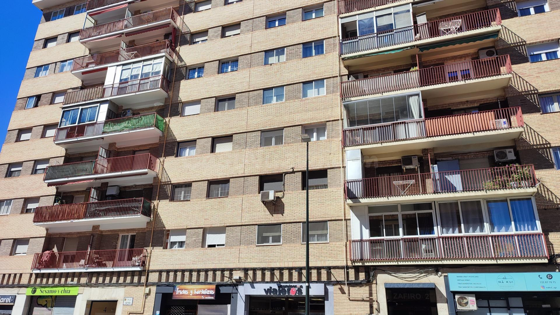 PISO DE 3 DORMITORIOS MUY LUMINOSO CON TERRAZA Y GARAJE GRAN