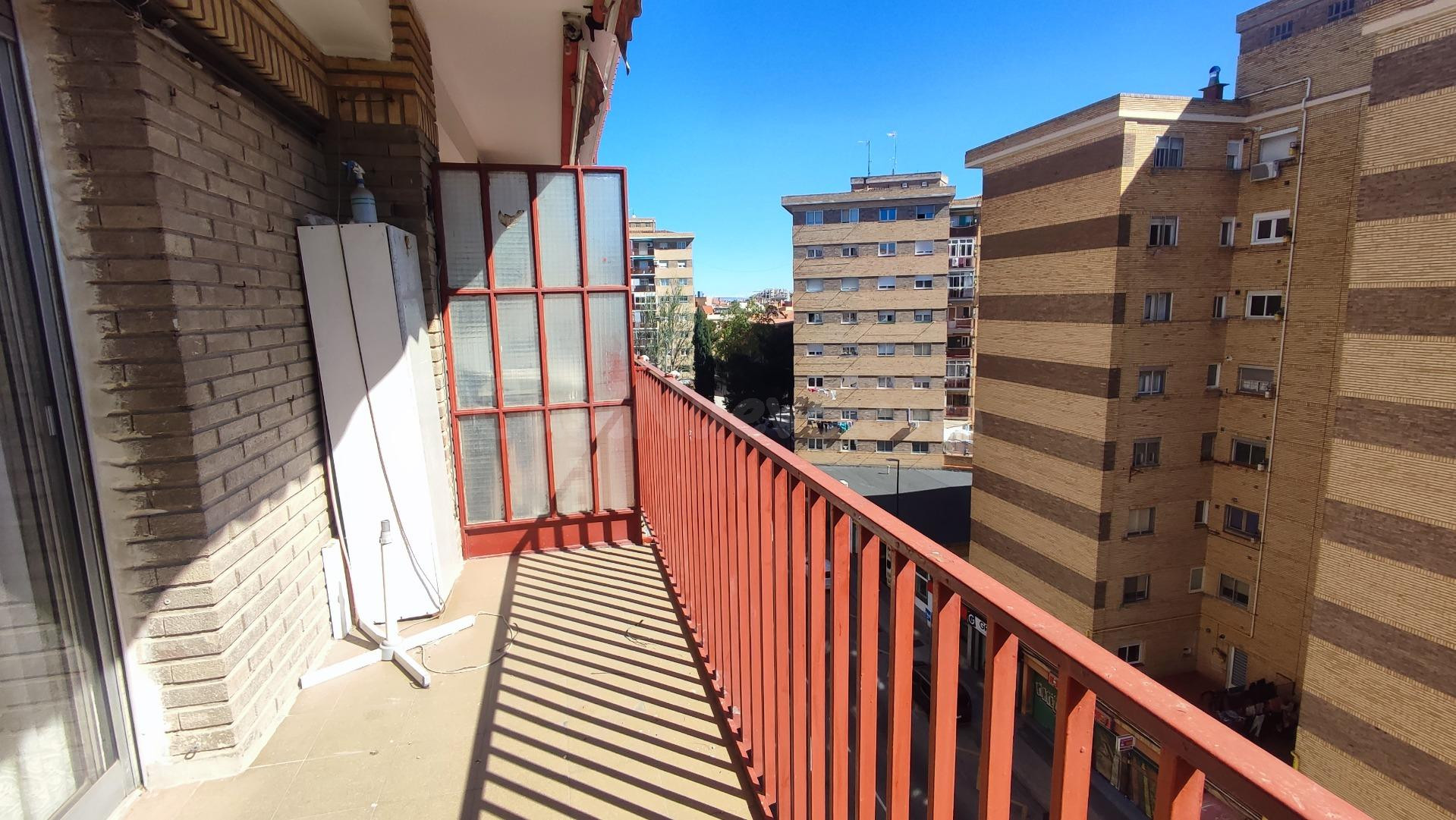 PISO DE 3 DORMITORIOS MUY LUMINOSO CON TERRAZA Y GARAJE GRAN - foto 3
