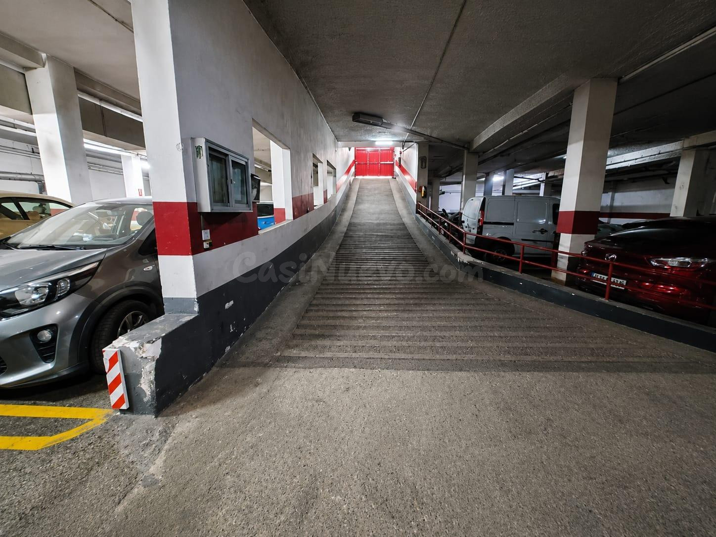 Plaza de garaje en Las Fuentes – Ideal para coche pequeño - foto 3
