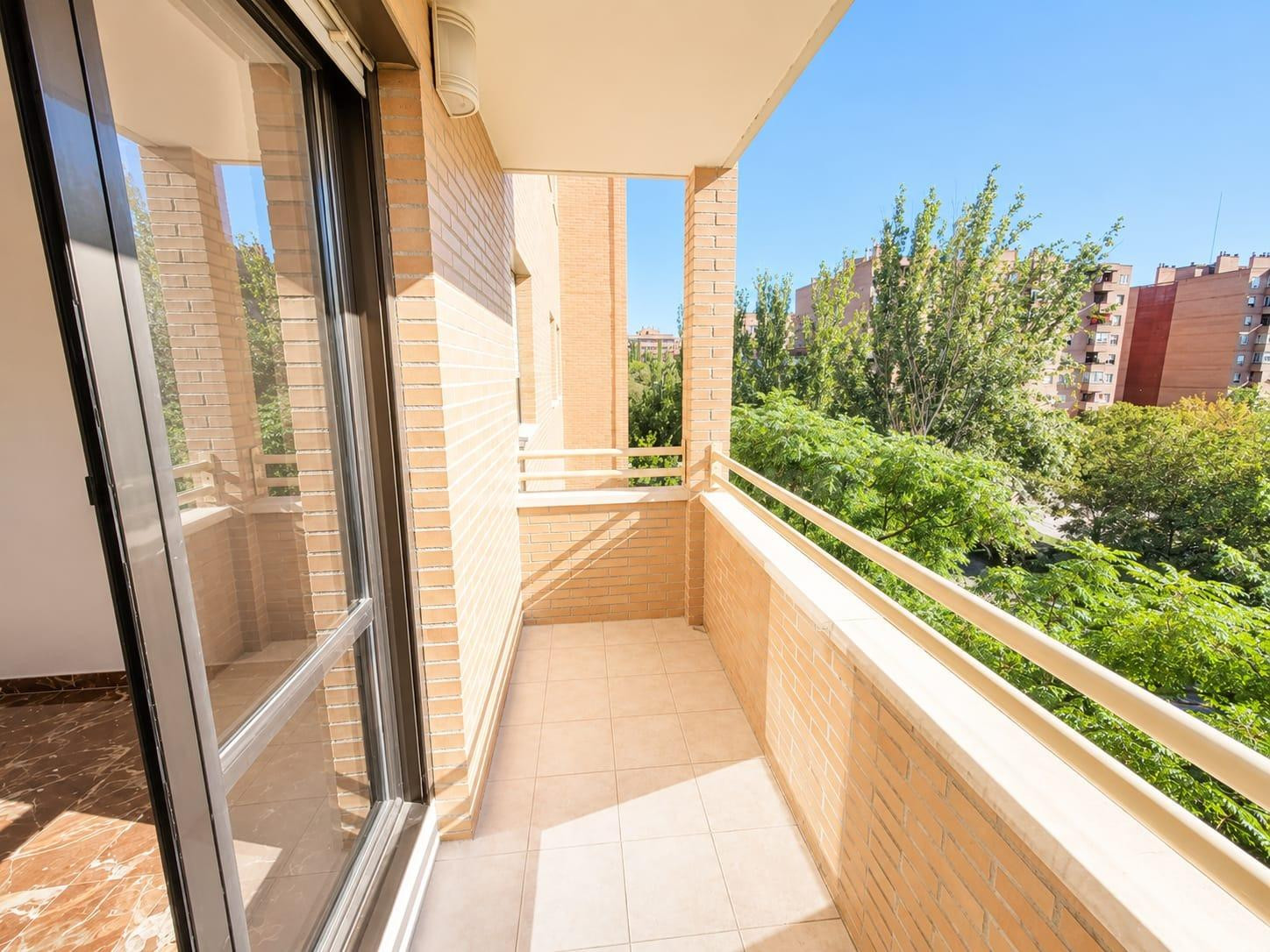 Piso en venta en Actur – Rentabilidad – ¡Oportunidad única! - foto 3