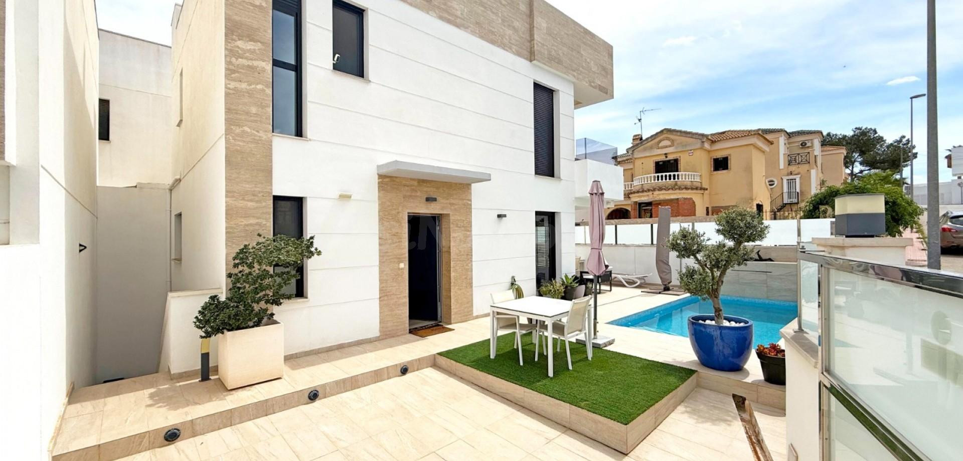 Chalet 3 habitaciones 190m² en venta - Lomas de Campoamor-Las Ramblas