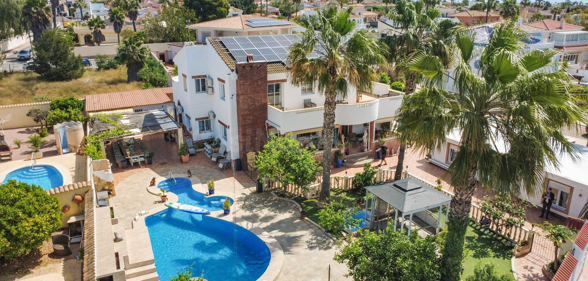 Chalet 7 habitaciones 480m² en venta - Centro de la Ciudad Quesada