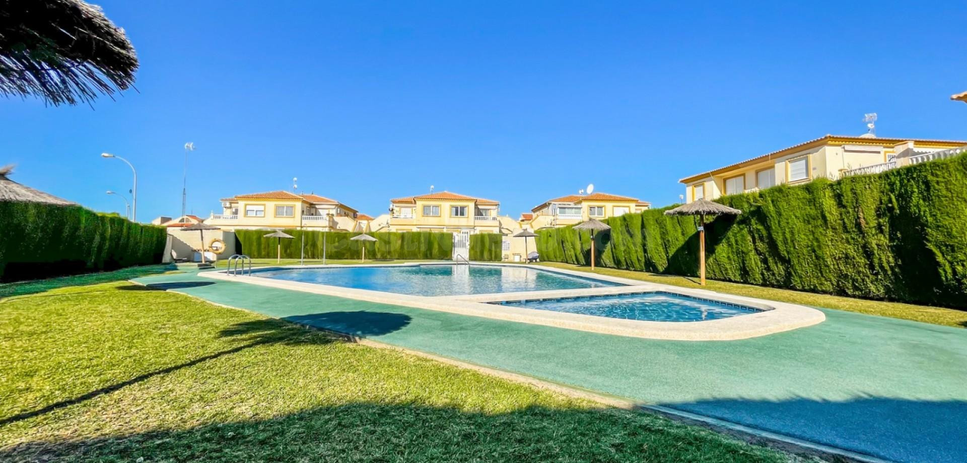 Bungalow 2 habitaciones 50m² en venta - Playa Flamenca - foto 2