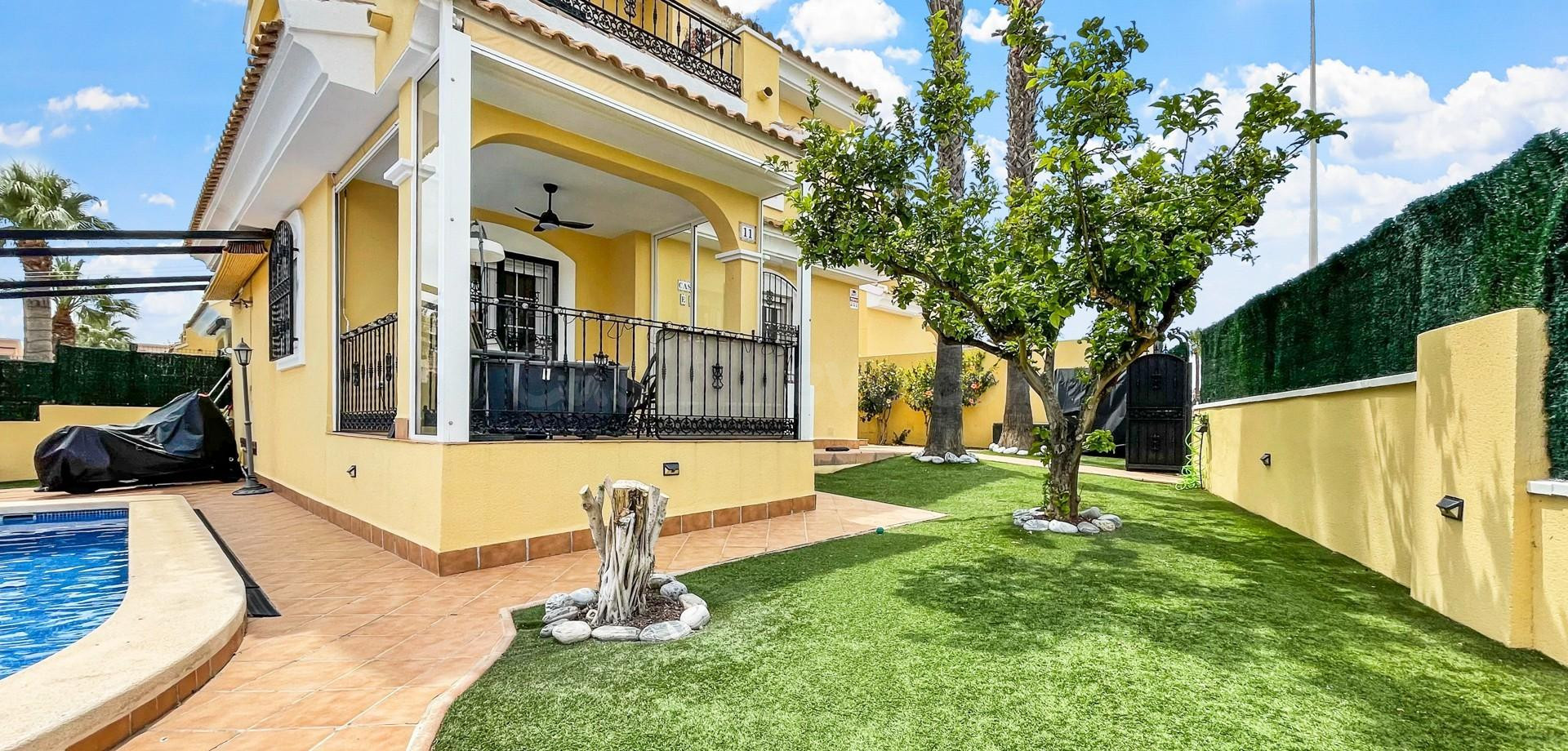 Chalet 3 habitaciones 140m² en venta - Lomas de Cabo Roig-Los Dolses