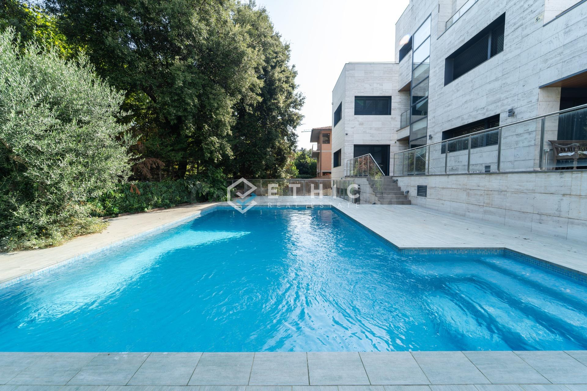 Villa de lujo con piscina climatizada, vistas 360º y máxima privacidad