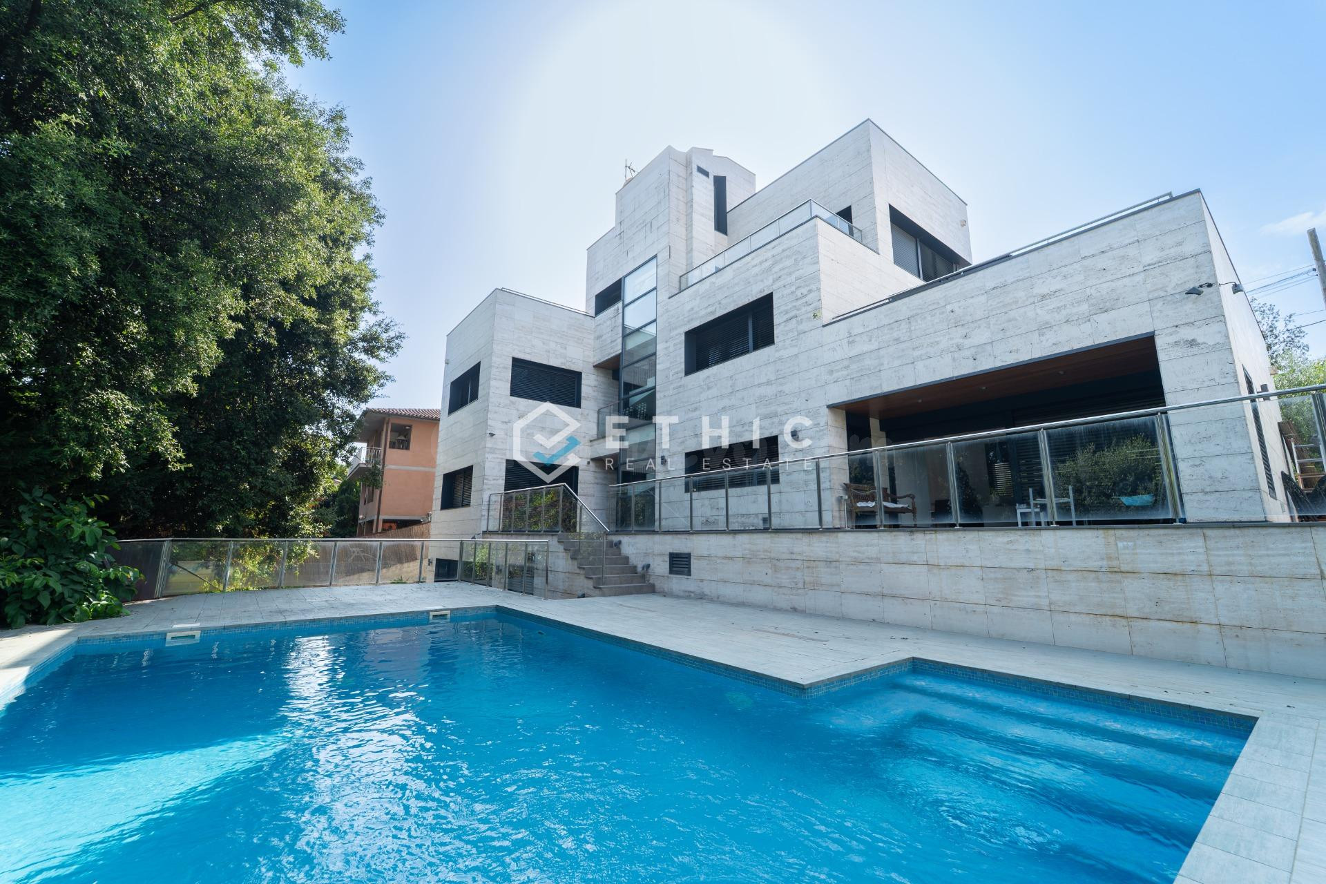 Villa de lujo con piscina climatizada, vistas 360º y máxima  - foto 3
