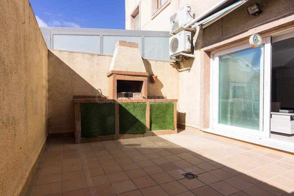 Vivienda de tres plantas, luminosa y muy funcional en buena  - foto 2