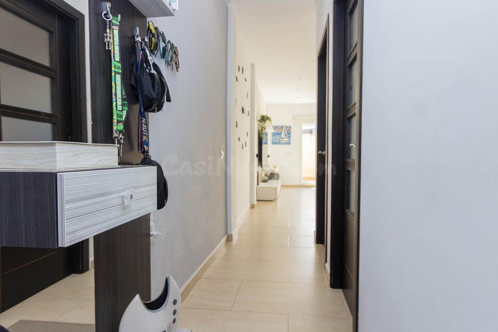 Vivienda de tres plantas, luminosa y muy funcional en buena  - foto 3