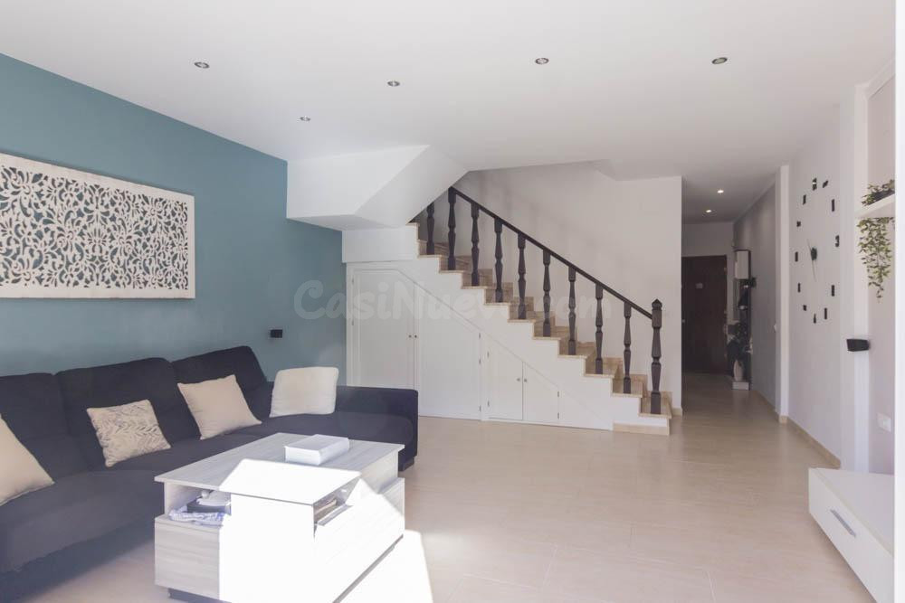 Vivienda de tres plantas, luminosa y muy funcional en buena  - foto 5