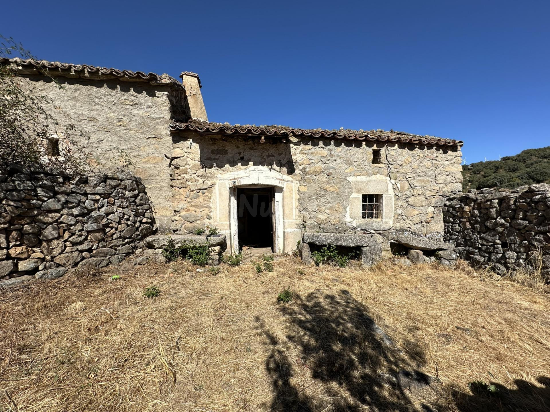 Encantadora casa de pueblo para reformar en un entorno natural único