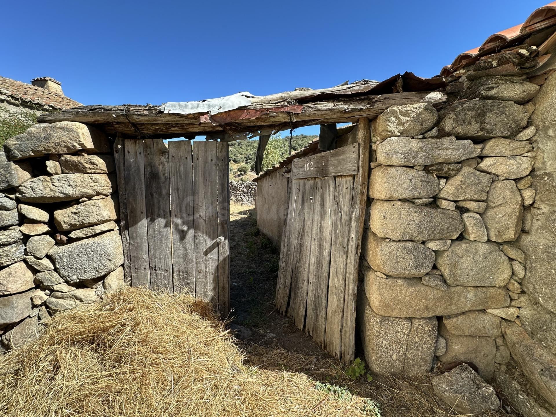 Encantadora casa de pueblo para reformar en un entorno natural único - foto 5