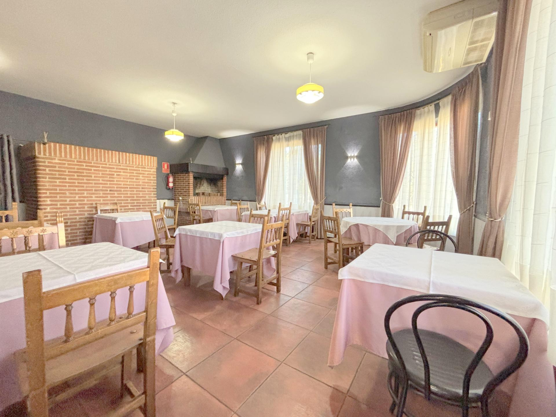 Oportunidad unica, amplio inmueble en venta con potencial residencial - foto 2