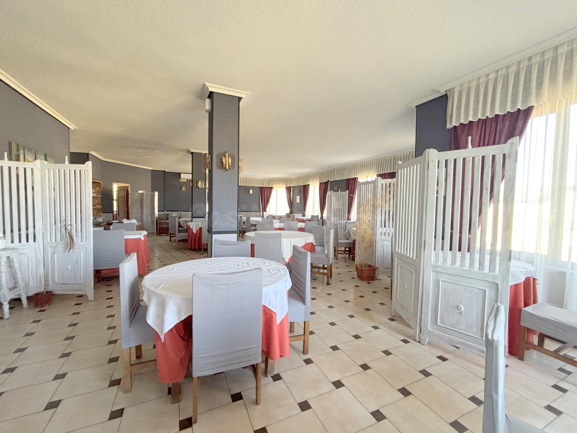 Oportunidad unica, amplio inmueble en venta con potencial residencial - foto 4