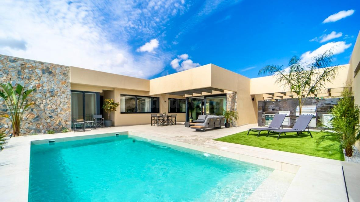 Increíble villa de 3 dormitorios y 2 1/2 baños con piscina privada en campo de golf