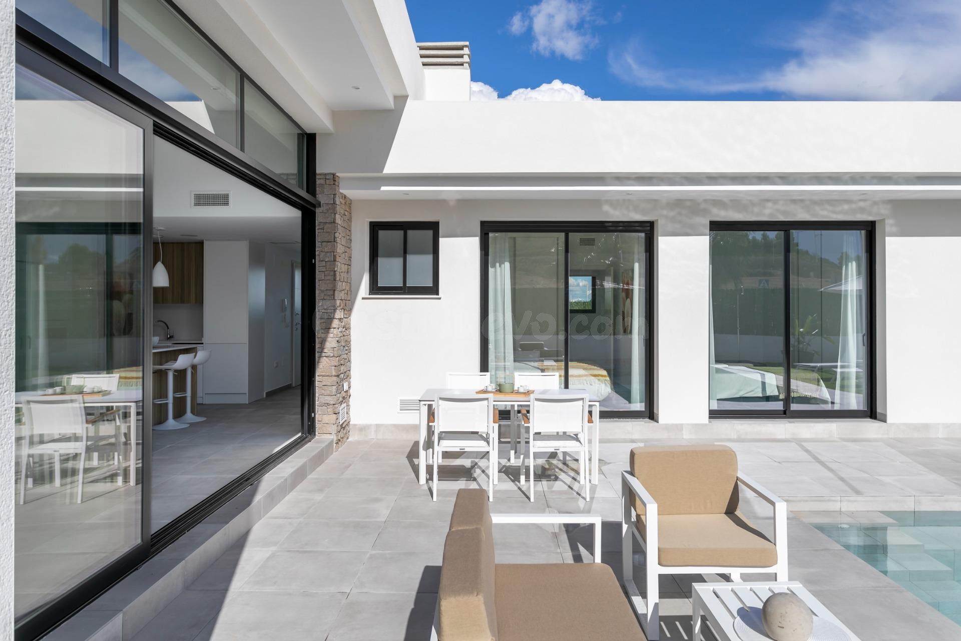 LUJOSA VILLA AZAHAR DE 2 DORMITORIOS Y 2 BAÑOS ORIENTADA AL  - foto 5