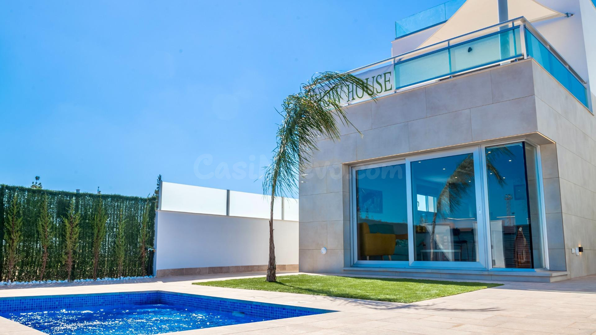 Chalet independiente de alto nivel con piscina privada cerca de la playa y del golf