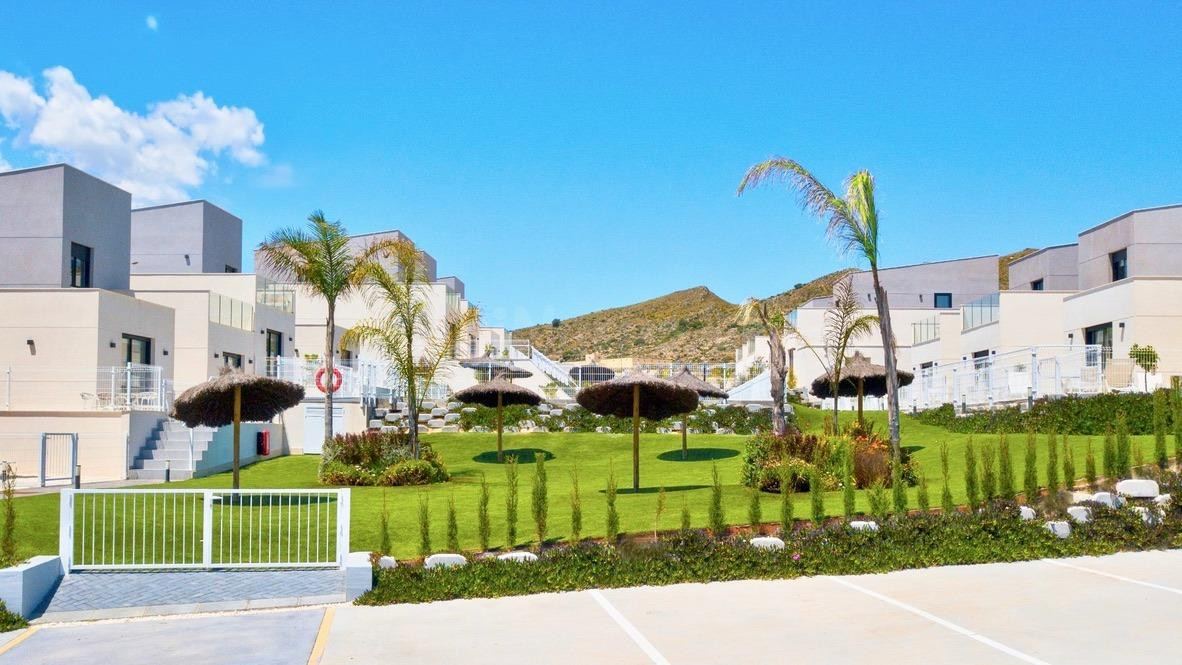 Preciosa casa adosada bien diseñada, en campo de golf, cerca - foto 4
