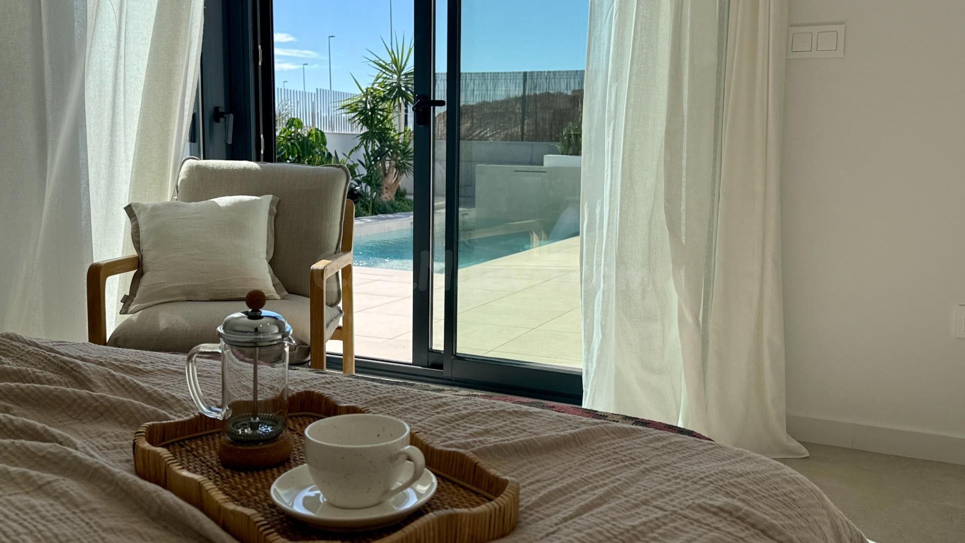 Villas de un nivel en Mosa / Altaona Golf, 3 dormitorios y 2 baños con piscina privada