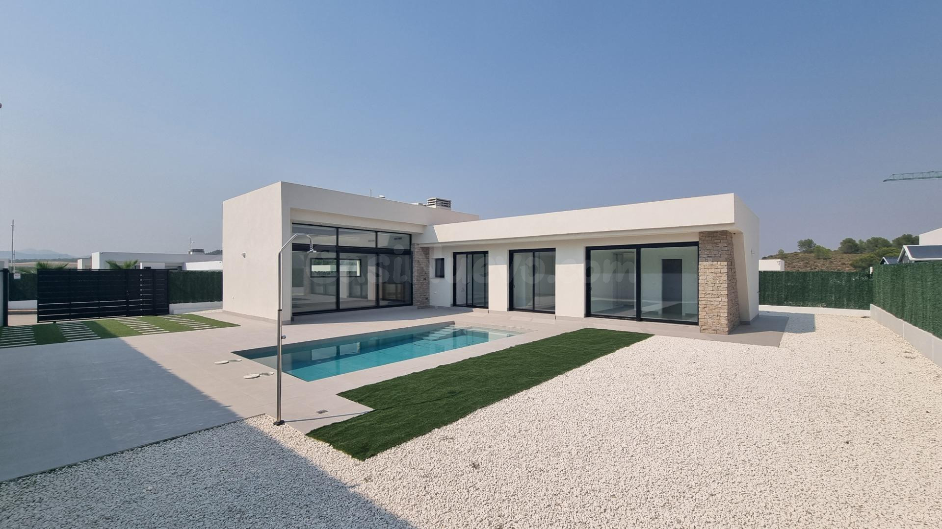 Cocina de diseño con chalet de nueva construcción en Calaspa