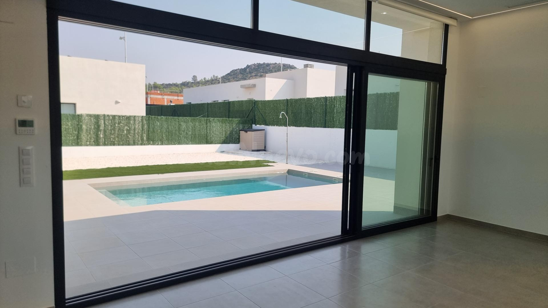 Cocina de diseño con chalet de nueva construcción en Calaspa - foto 4