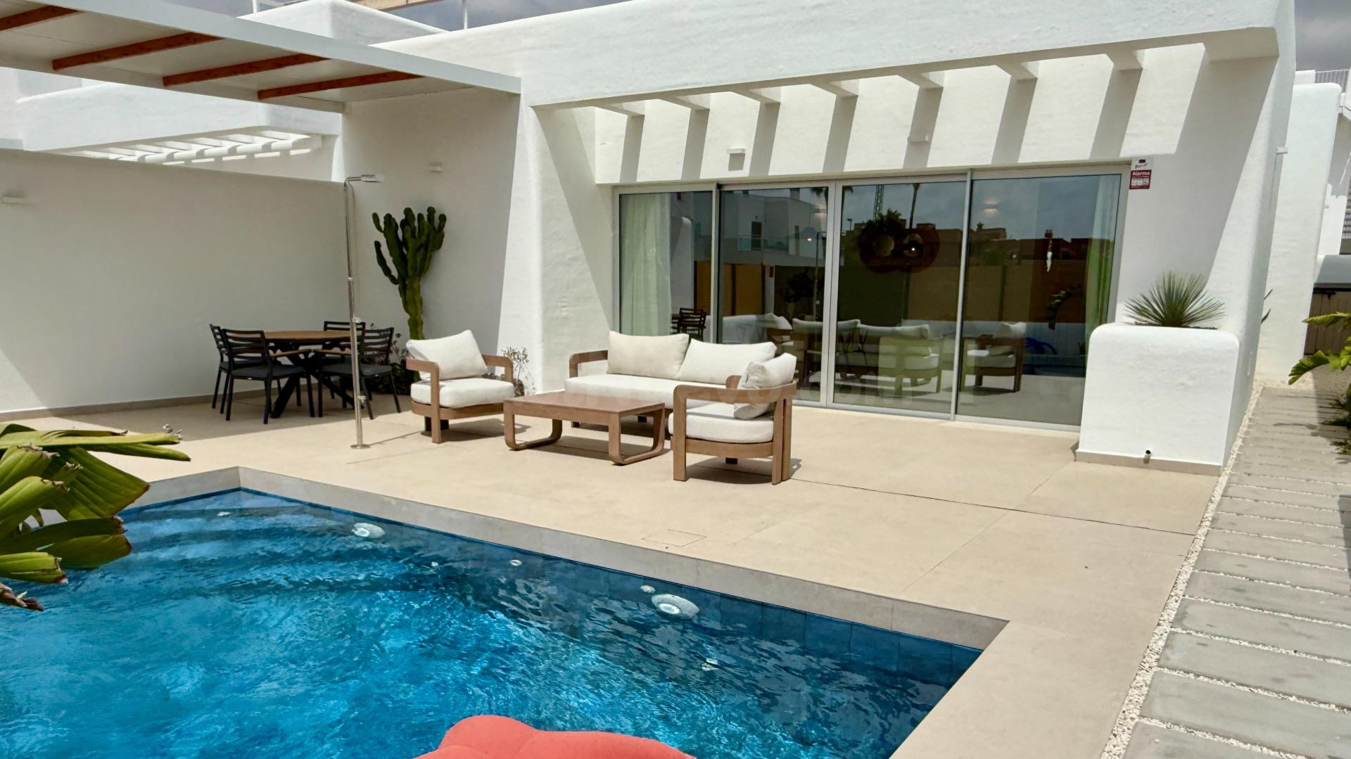 Villa de 3 dormitorios con piscina a poca distancia del casc