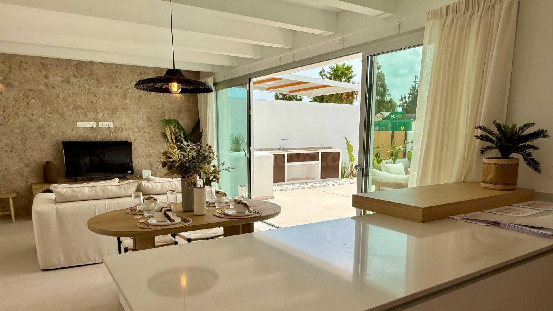 Villa de 3 dormitorios con piscina a poca distancia del casc - foto 2