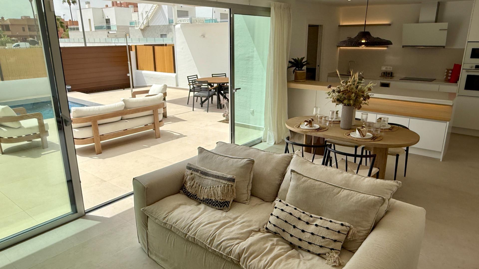Villa de 3 dormitorios con piscina a poca distancia del casc - foto 5